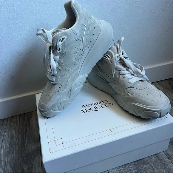 Alexander McQueen
Alexander Mcqueen Man's White Suede Leather Sneakers NIB - Picture 7 of 13